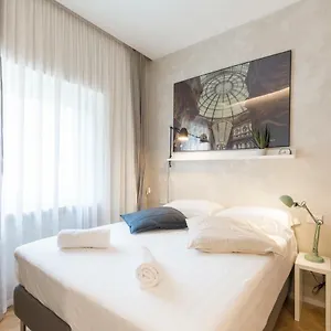 ** Πανσιόν Duomo Deluxe Ιταλία